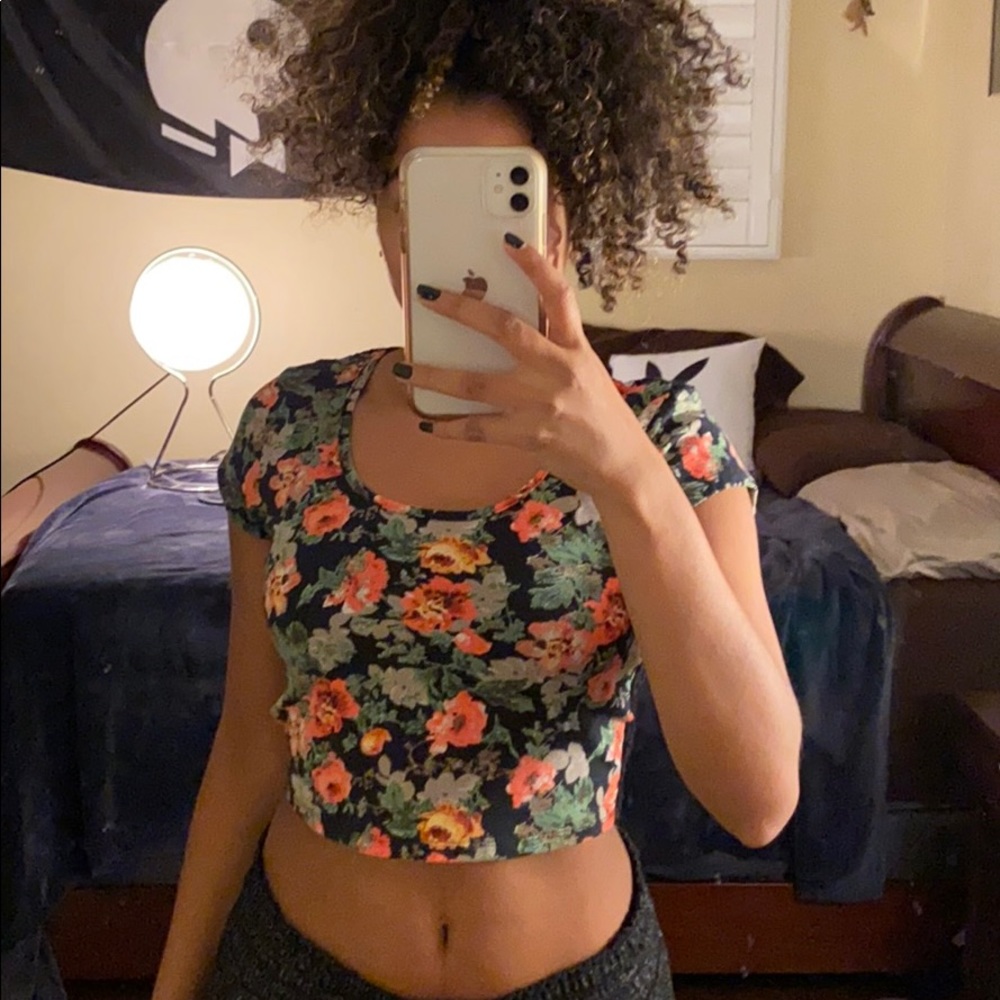 Floral cropped tee